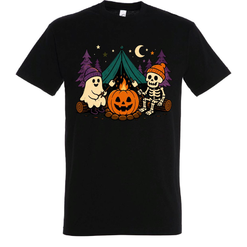 Rodina v čiernych halloweenskych tričkách s rôznymi motívmi